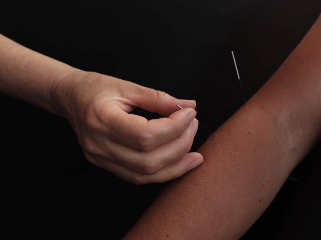 Dor no cotovelo: tendinite, nervo ou articulação?