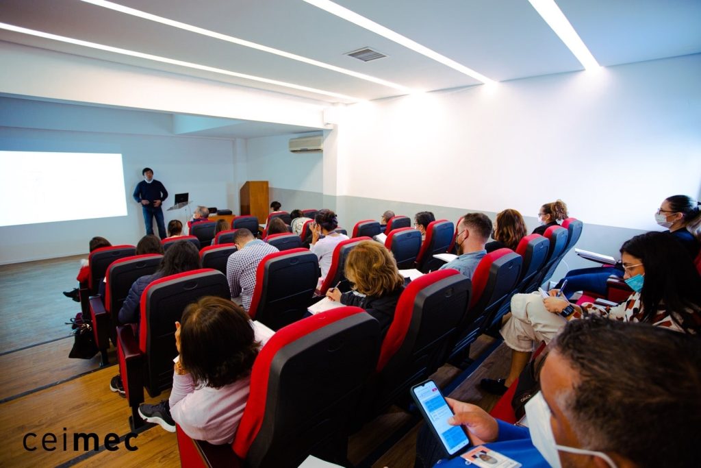 Aula e discussão científica no CEIMEC