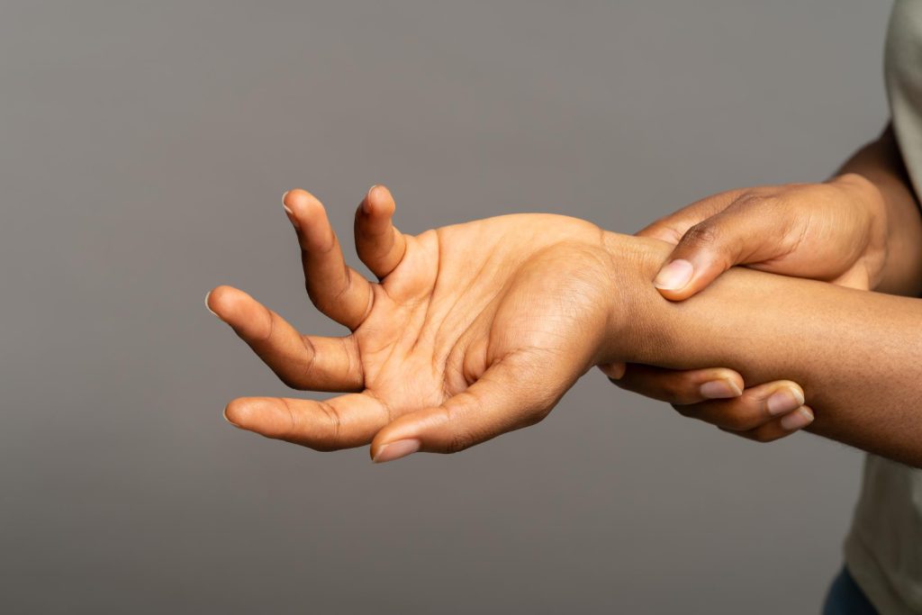 Neuropatia ulnar: dor e dormência no braço e na mão