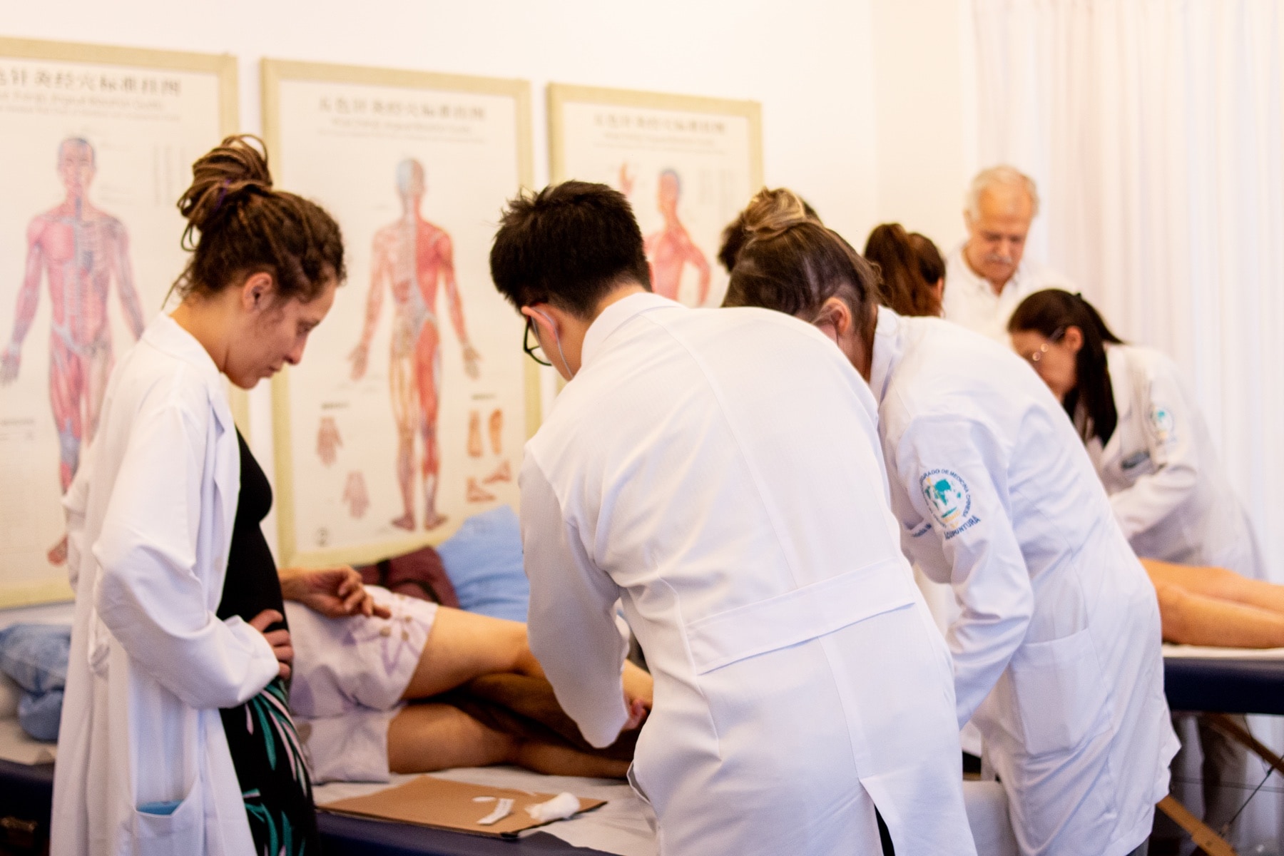 Atividade prática em ambulatório com alunos do CEIMEC