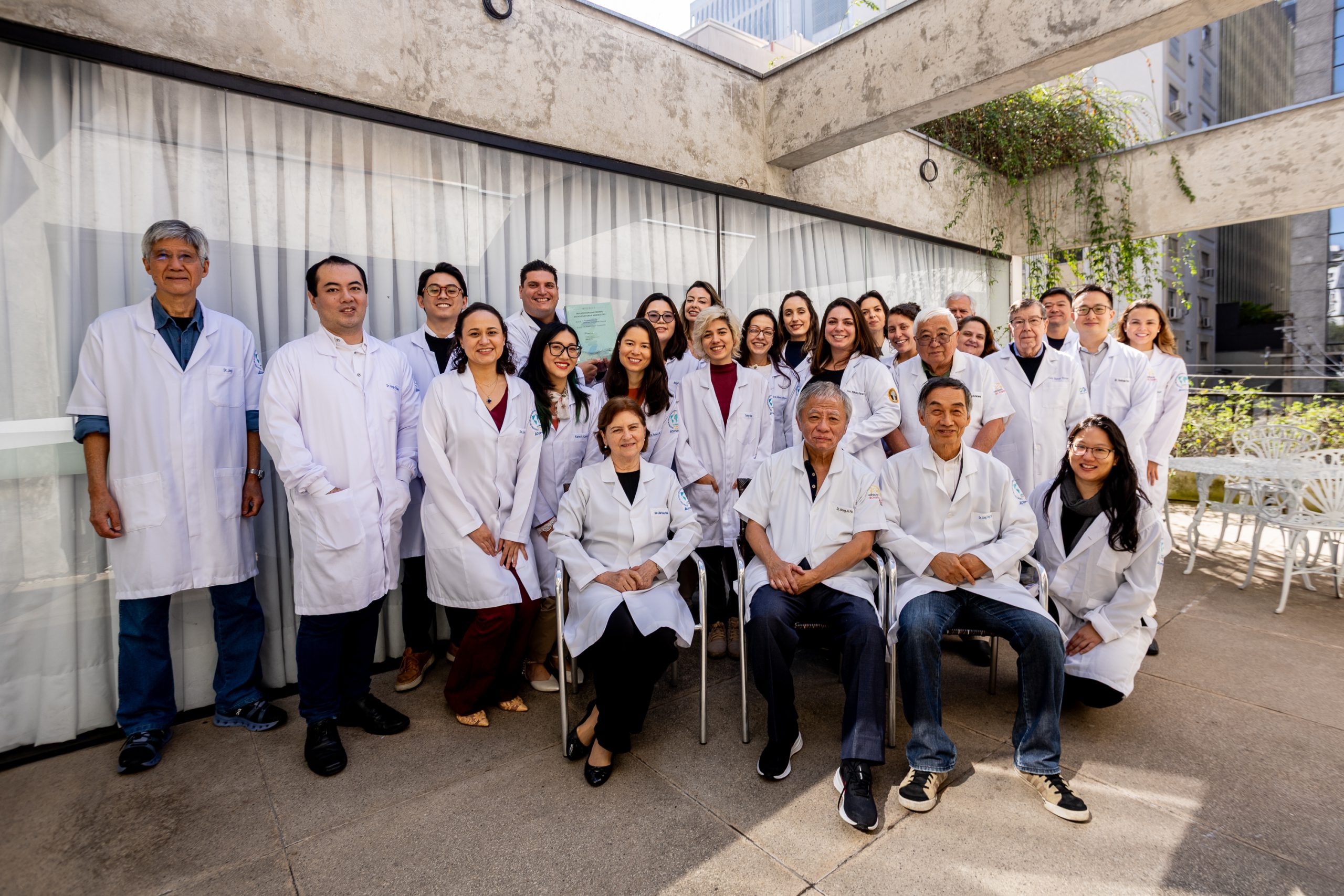 Turma do CEIMEC reunida na formatura de maio de 2026